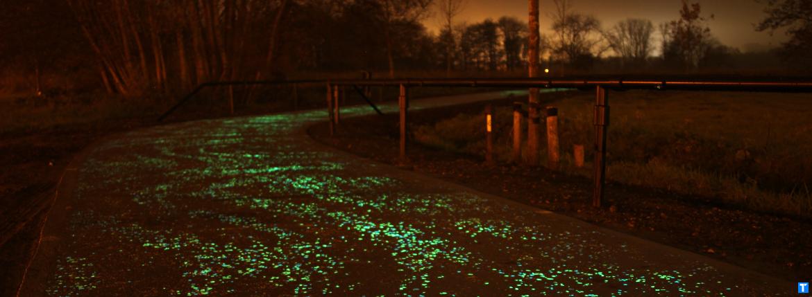 verlicht fietspad nuenen glowing glow in the dark bike lane starry night